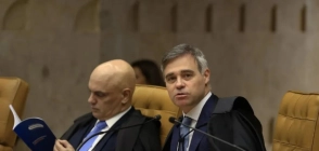 Mendonça cita Moraes nove vezes em decisão para afastar diretor da PF