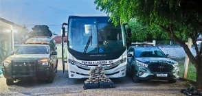 Droga é achada dentro de micro-ônibus de prefeitura na BR-070