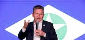 Mauro Mendes estável após queda em vistoria de obras, mas segue internado