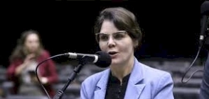Deputada de MT manifesta solidariedade após Carla Zambelli deixar o Brasil: “mulher de coragem”