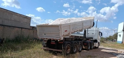 Prefeitura de Peixoto garante 1.752 toneladas de calcário para fortalecer a agricultura familiar e aumentar a produtividade no campo