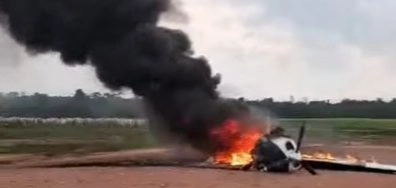 Avião faz pouso forçado e pega fogo em fazenda em MT
