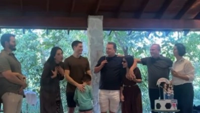 Max prestigia aniversário de filho de WF