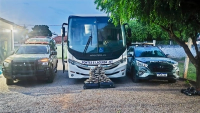 Droga é achada dentro de micro-ônibus de prefeitura na BR-070